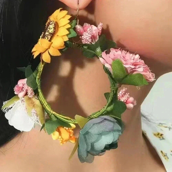 Maximalist Bohemian Flower Hoop - Picture 1 of 5